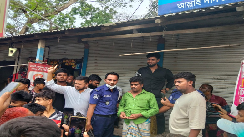 শ্রীপুরে স্থানীয়দের অভিযানে কথিত মাদক ব্